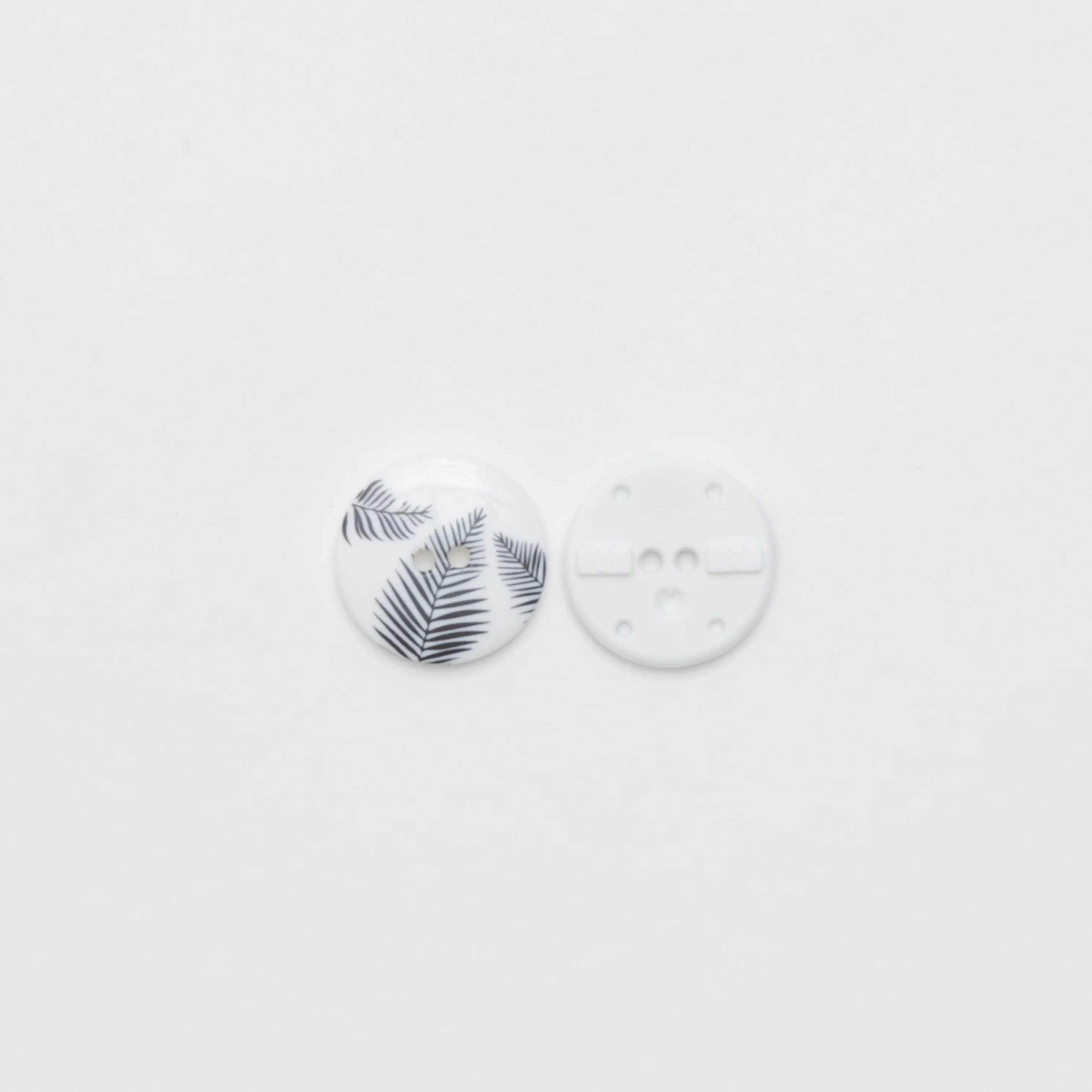 Button - 2 Hole - 25mm - Leaf Print - Assorted - Image 4
