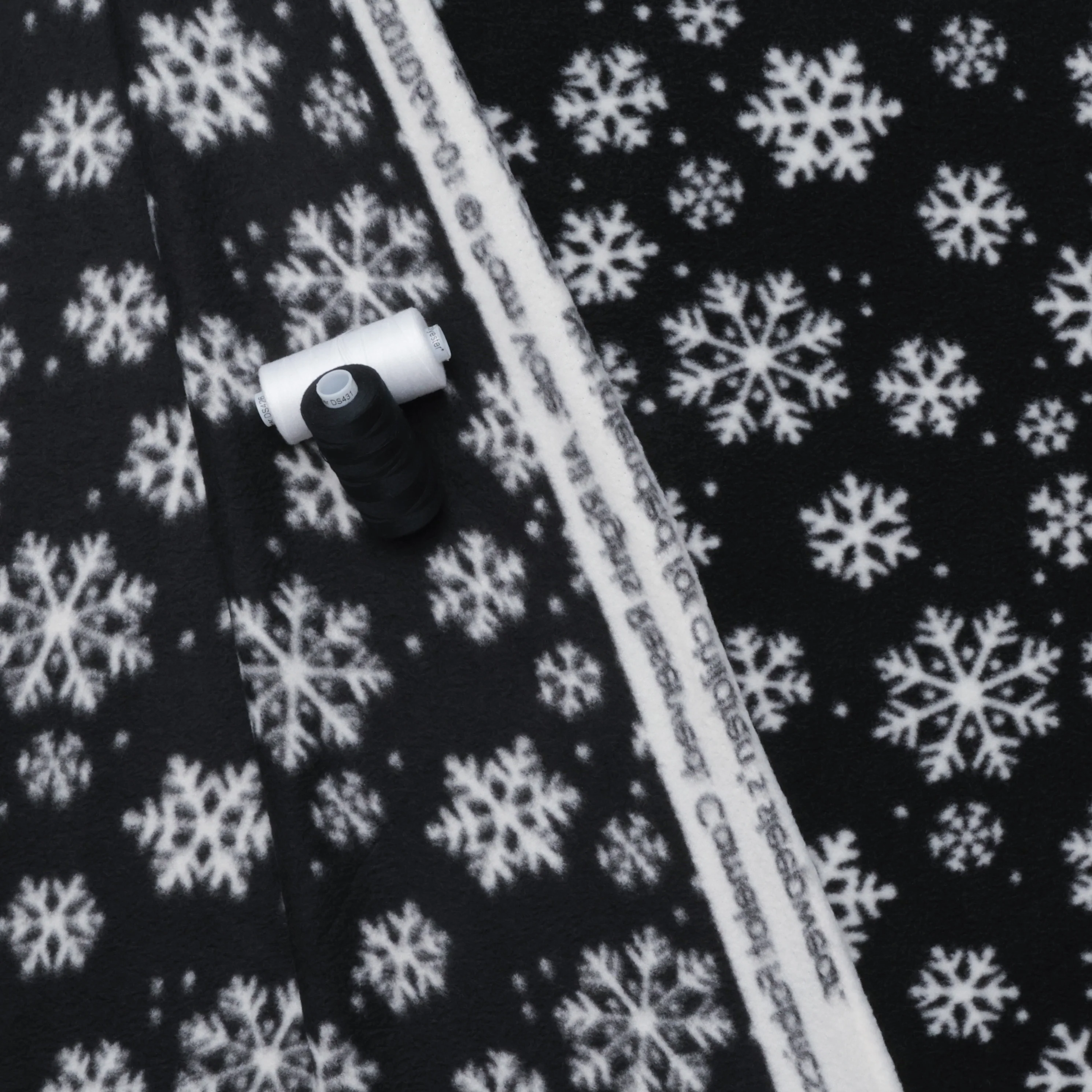 Camelot - Fleece - Frosty - Black - Image 3