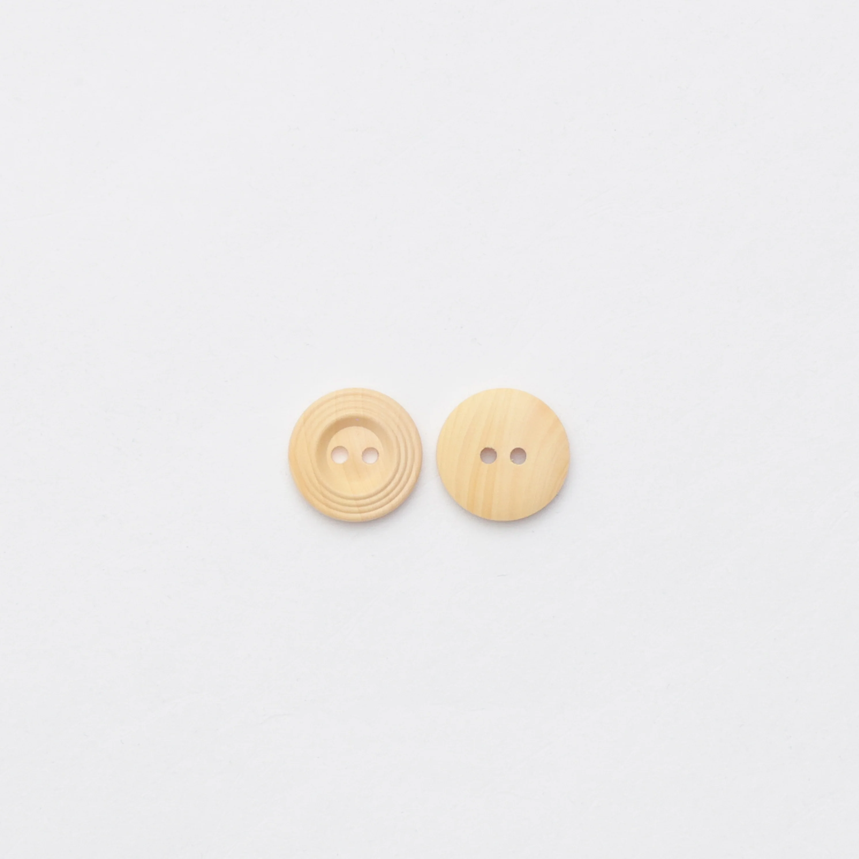 Elan - 2-Hole Button - 18mm - Wooden - Mustard - Image 2