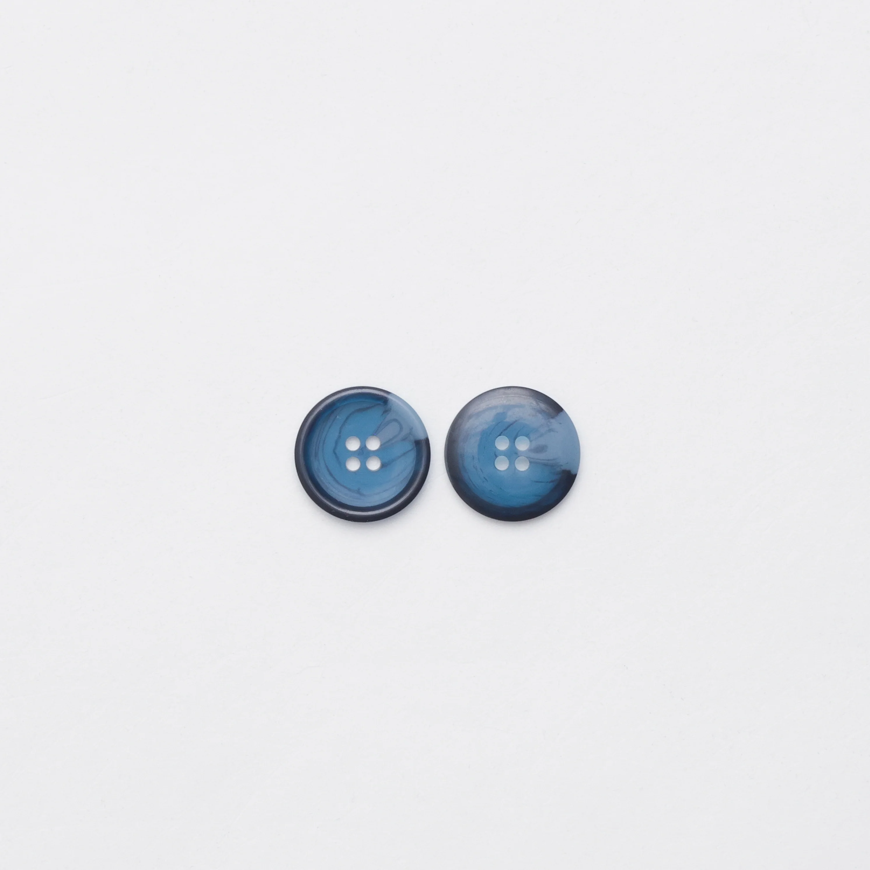 Elan - 4-Hole Button - 23mm - Tortoiseshell - Navy - Image 2