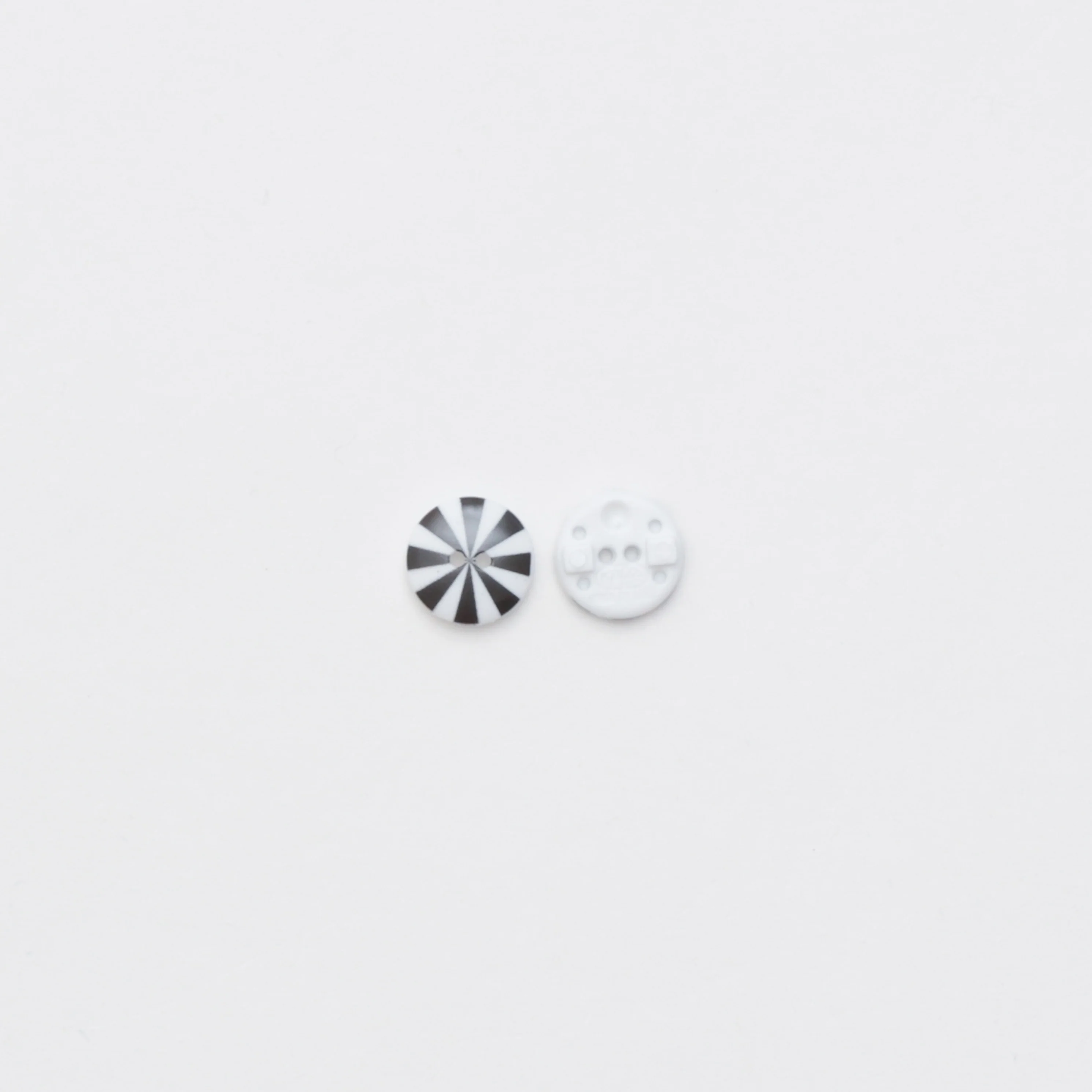 Kaffe Fassett - Buttons - 2 Hole - 15mm - Black & White - Assorted - Image 4