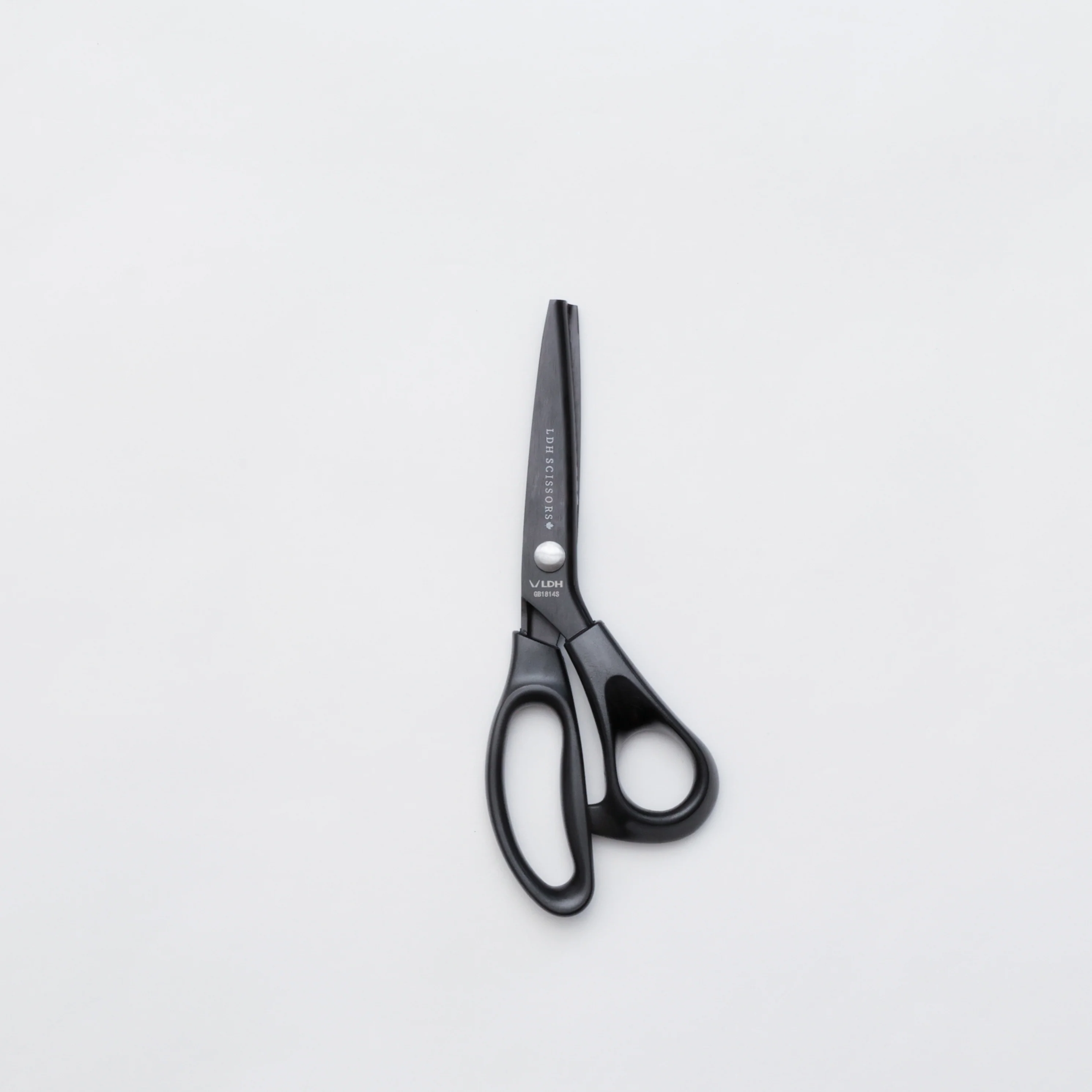 LDH - Scalloped Pinking Shears - Lightweight - Midnight Edition - Image 3