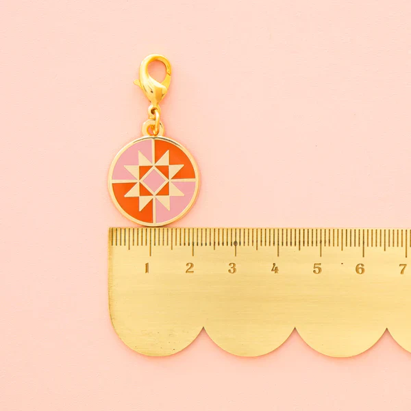 Sarah Hearts - Zipper Charm - Round Quilt Star - Image 3