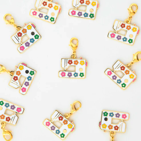 Sarah Hearts - Zipper Charm - Sewing Machine - Image 2