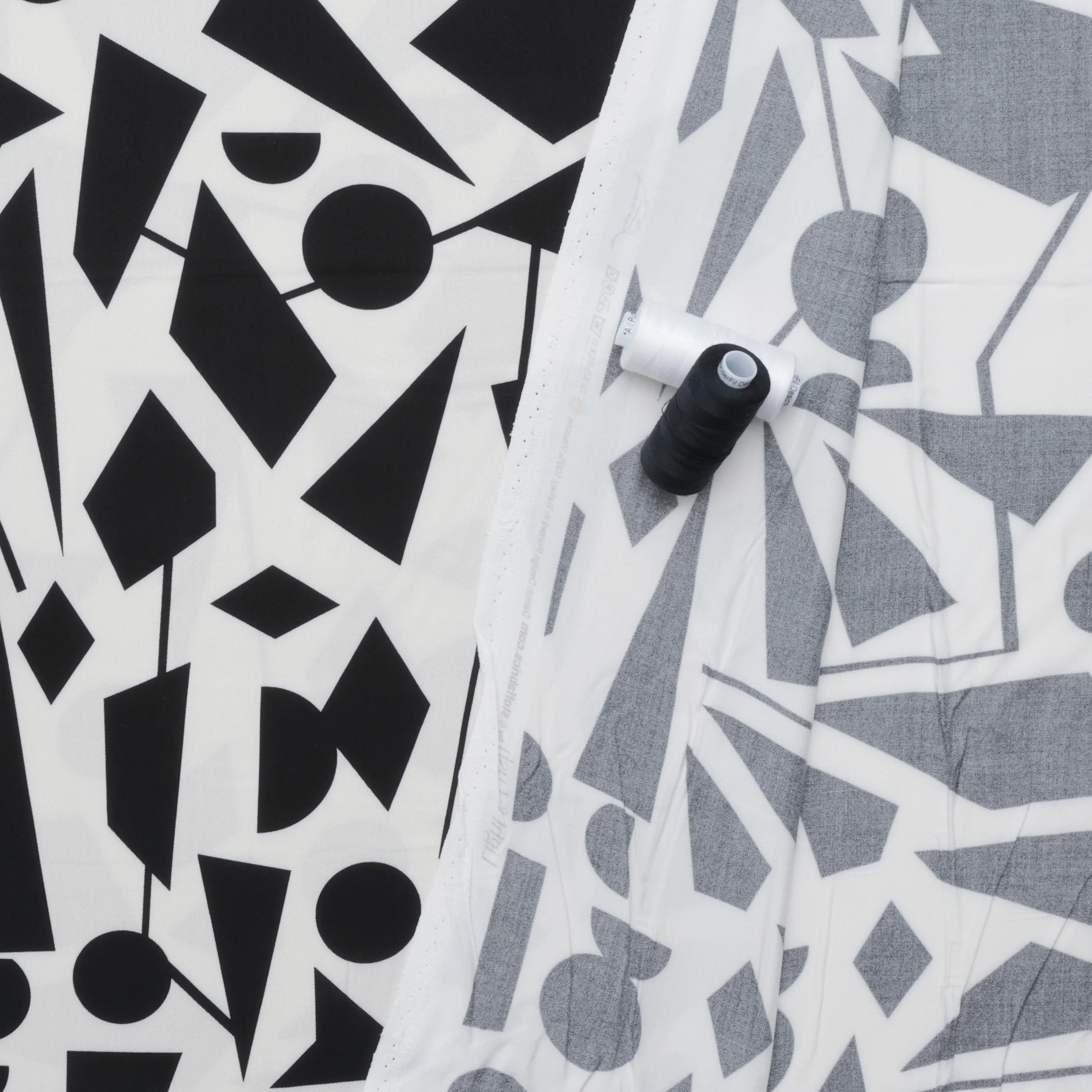 Stof - Viscose - Light and Lush Twill - Geometric - Cream - Image 3
