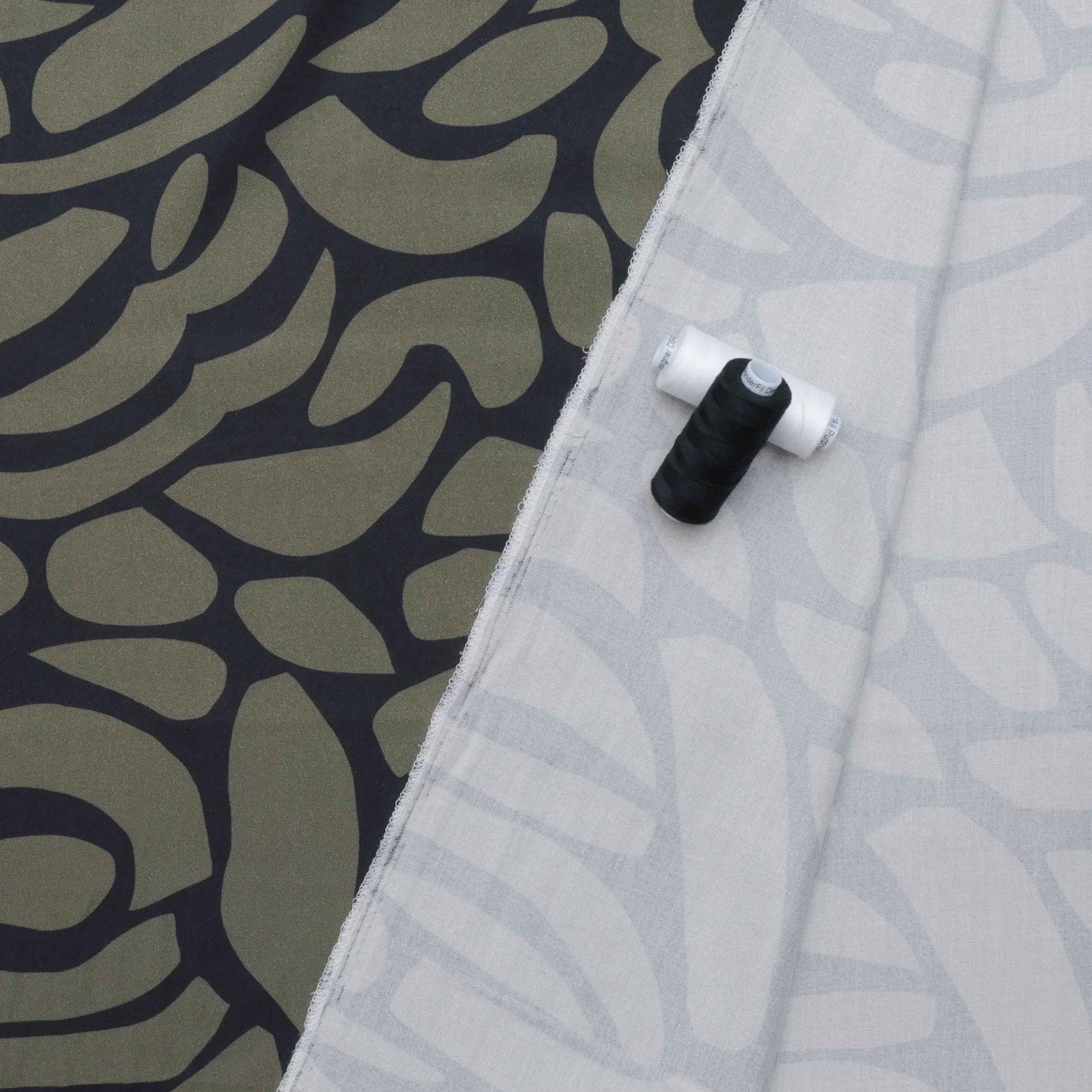 Stof - Viscose - Light and Lush Twill - Olive Black - Image 3