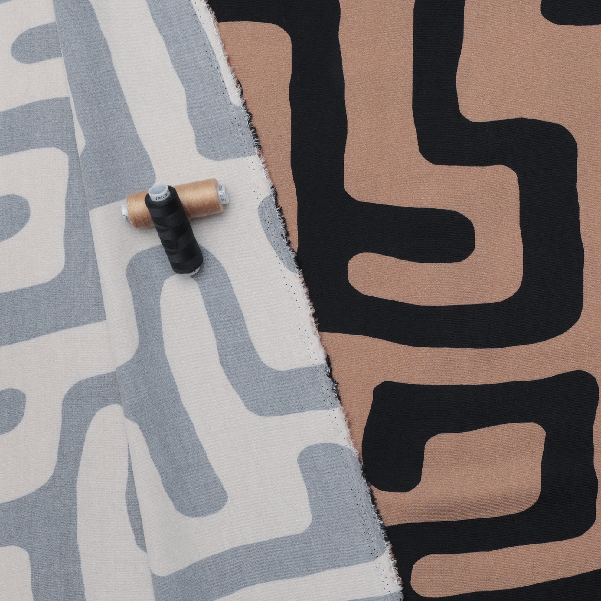 Viscose - Noelle - Digital Twill Print - Coffee Black - Image 3